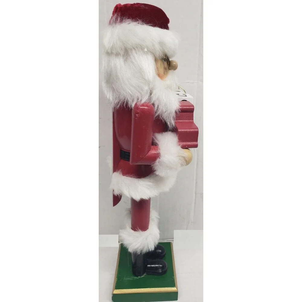 Wooden Christmas Nutcracker,14